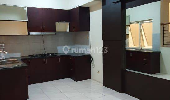 townhouse grisenda 5x15, 3.5lt, 4 kamar, semifurnish, utara 1