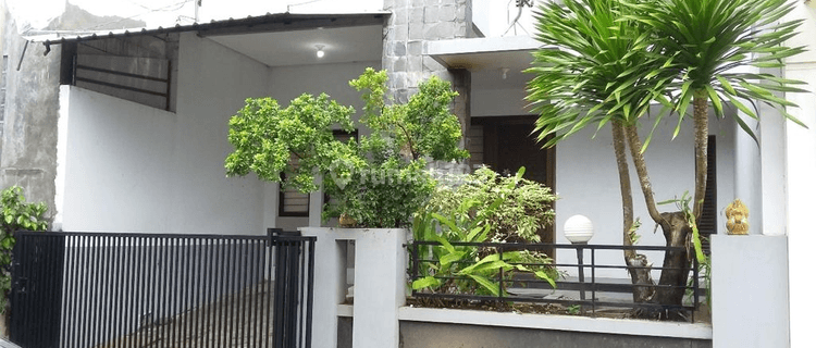 Rumah 2 lantai terawat semi furnished tengah kota 1