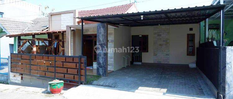 Rumah Full Furnish di Jl. Oro-oro Ombo - Batu, Row Jalan Lebar + Paving, Siap Huni, Cocok untuk Homestay / Villa 1