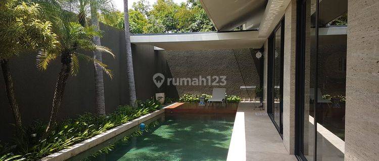 Modern Villa Near Batubelig Beach 1