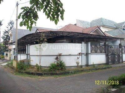 Jual Rumah 1 Lantai, Minimalis, Bagus, Row Jalan depan Lebar + Paving, Hoek/Pojokan, Siap Huni - NH - 1