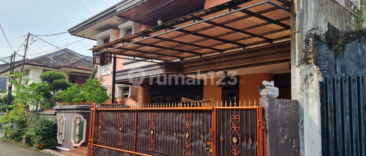 Cheap House Land Calculation @ Slipi, West Jakarta. Sturdy Building. Has a Pavilion. 1