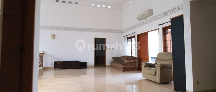 RUMAH DEPAN TAMAN di JL BRAWIJAYA, KEBAYORAN BARU, JAKSEL 1