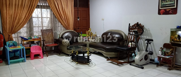 Rumah di pusat keramaian Semarang Barat 1