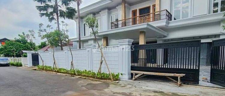 Rumah Lux dan Nyaman di Ampera, Kemang 1