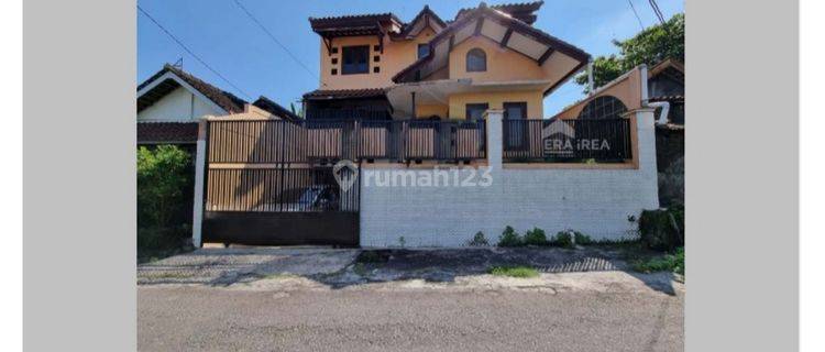 Rumah Modern Minimalis 3 Lantai Solo Banjarsari Kadipiro 1