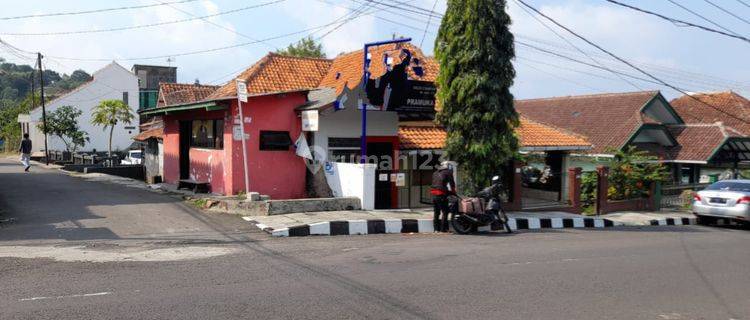 Rumah di pusat Kota Kuningan.  Dkt  pendopo bupati   KFC  dekat  Samping SMPN1 KUNINGAN 1