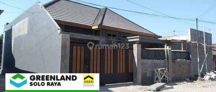 RUMAH MEWAH BARU  DENGAN KOLAM RENANG PRIBADI DI BANJARSARI SOLO 1