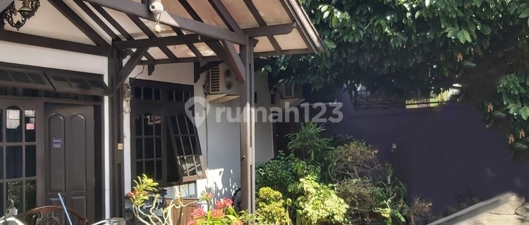 House near the East Jakarta Religious Court Office, area 290m². 1