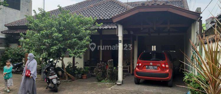 Dijual Rumah dengan non Cluster pinggir row 2mobil 1