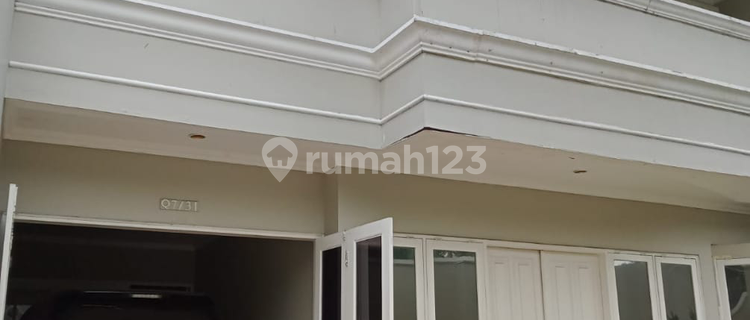 Two-story house in Intercon in good condition and furnished, flood-free, wide road, land area 250, building area 160, 3 bedrooms/bathrooms, certificate of ownership, negotiable. 1