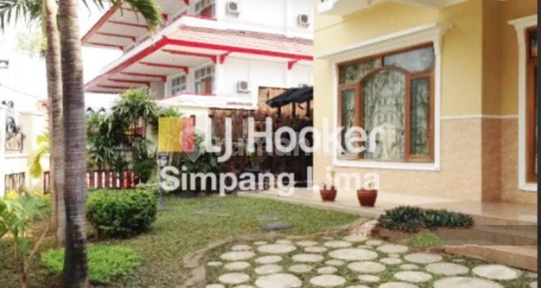 Beautiful 5 Bedroom House in Central Semarang 1