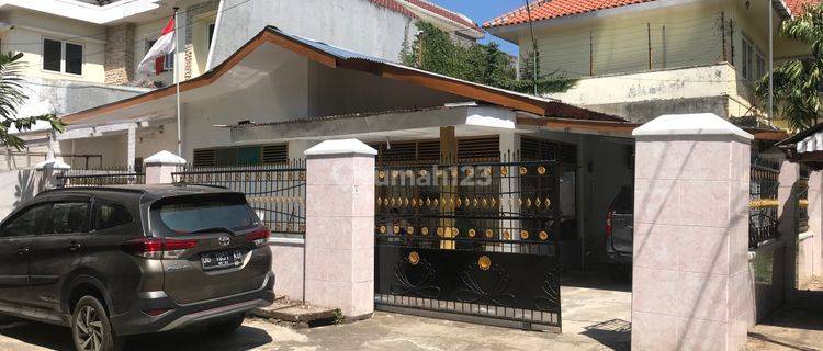 Rumah Asri Hook Tengah Kota Makassar 1