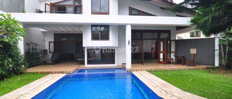 DISEWAKAN RUMAH DENGAN POOL DI, BSD 1