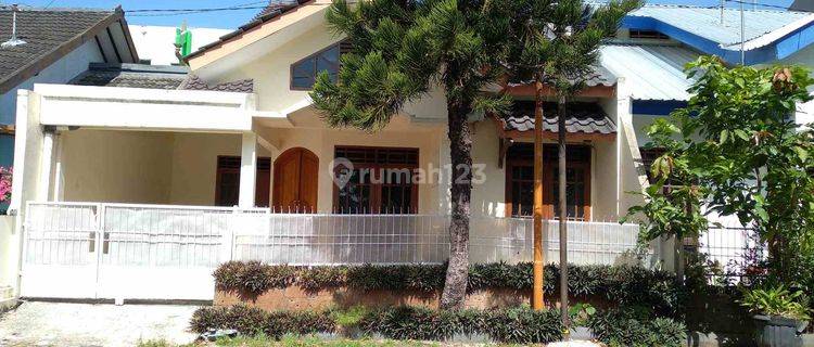 Rumah fully furnished lingkungan asri  dekat Balaikota Timoho 1