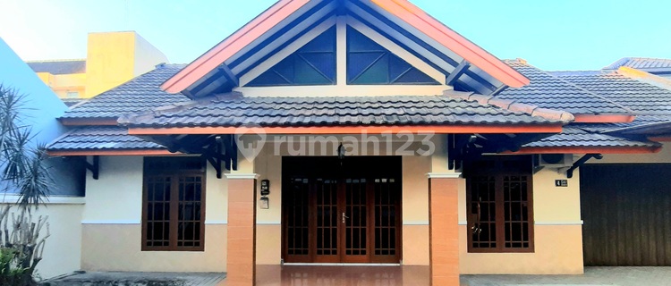 Rumah Besar Semi Furnished Dekat Terminal Condongcatur 1
