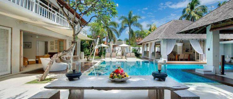 Luxurious villa close to Seminyak Beach with a strategic location and prime area in the Oberoi Seminyak Kuta, Badung Bali 1