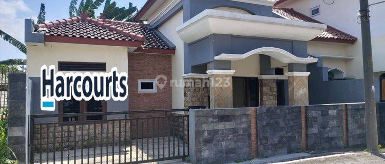 Rumah Bagus Murah Dekat Kampus Uns Solo 1