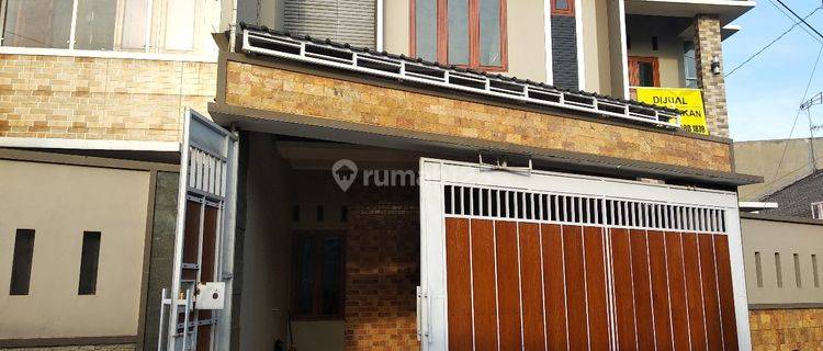 Rumah baru, 2 lantai cakep, jual 1,7M, tengah Solo 1