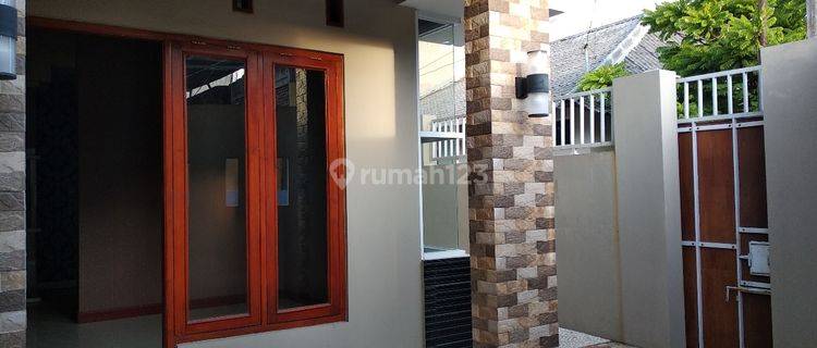 Rumah 2 lantai Sriwedari, 1,7M atau 50jt/th, tengah Solo 1