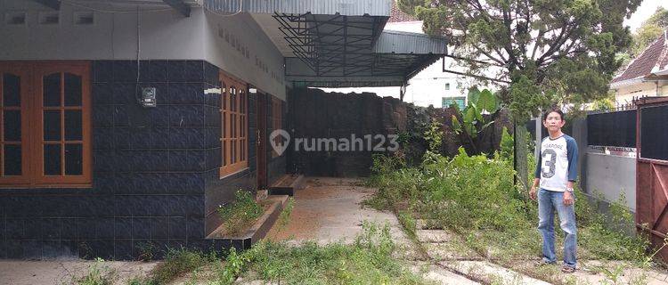 Rumah Toko besar 1Lt pusat kota Solo 1