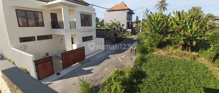 Rumah semi vila 3 lt, cantik, modern, strategis, view sawah dan laut 1