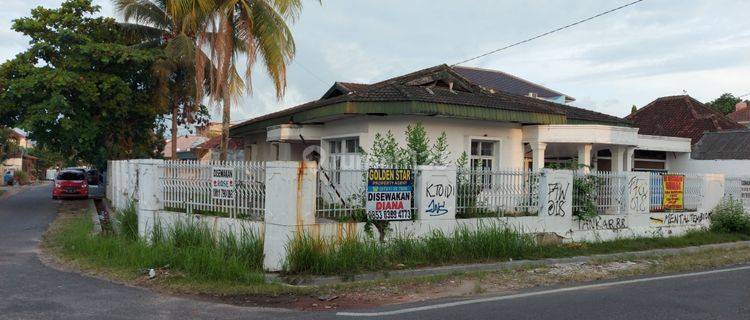 RUMAH  HOOK TENGAH KOTA DISEWAKAN 1