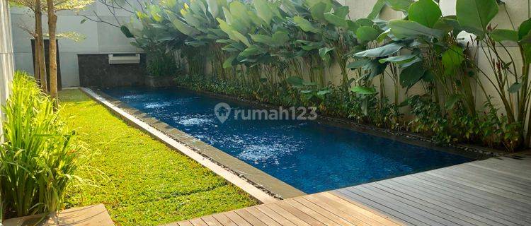 Modern Minimalist of 4 bedroom House in Cilandak, close to Cipete 1