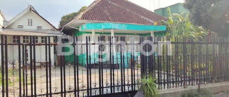 RUMAH NUANSA KOLONIAL DI SUKUN 1