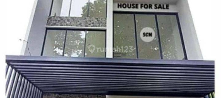 DI JUAL RUMAH MILENIAL 3 LANTAI  DI LOKASI ELIT 1