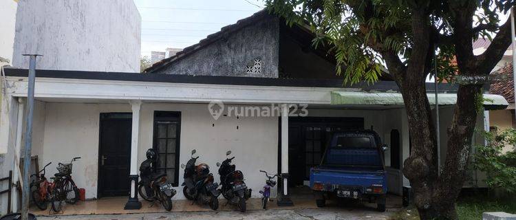 Rumah Orientasi Tanah di Daerah Gajah, Gayamsari 1