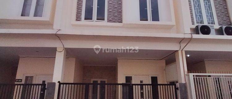 Dijual Rumah Baru Dekat Universitas Petra dan Tol Waru Juanda SHM Bisa KPR 1