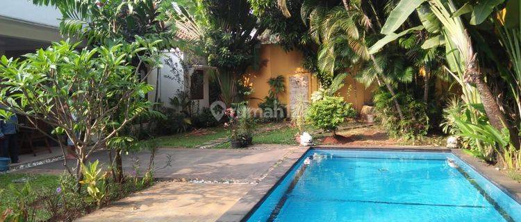 Rumah kemang backyard pool luas 1