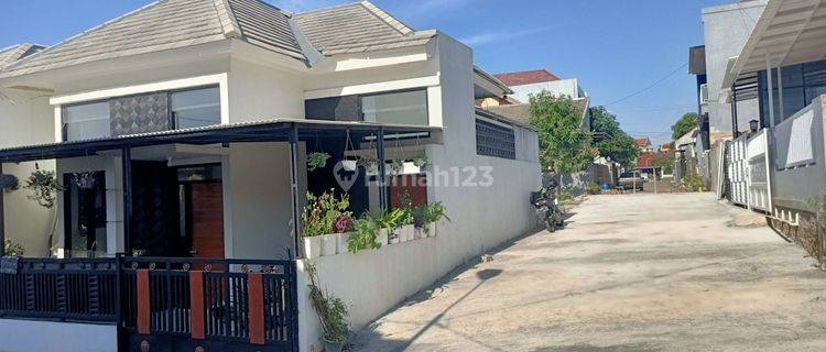 Rumah minimalis bebas desain dekat AKPOL SEMARANG 1