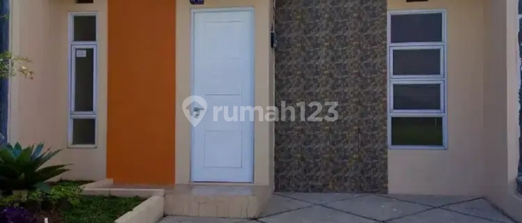 Rumah baru nempel dengan jalan raya dekat stasiun 1