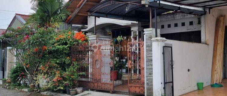 Rumah Bagus Banget di Taman Kopo Indah 2 1