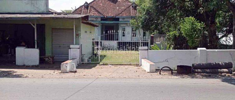 Rumah di Jl. Merdeka, Mojowarno - Jombang, Halaman Luas, Nol Jalan Raya 1