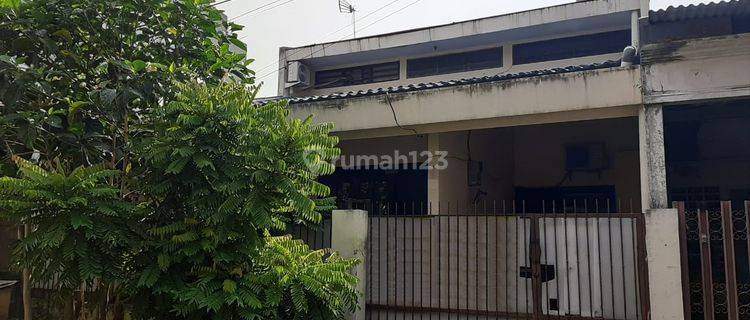 Rumah Siap Huni 2 Lantai Dalam Komplek, Lokasi Sangat Strategis, Jalan Depan Lebar 1