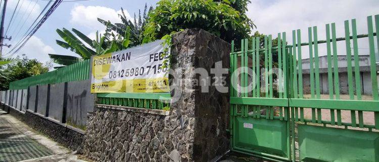 Rumah dan  Gudangnya  Di Among Tani  Depan Balai Kota Batu 1