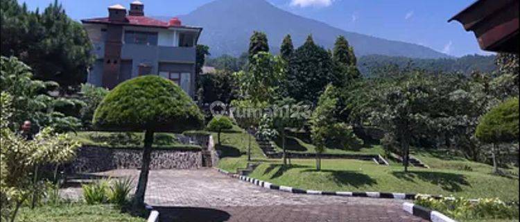 A beautiful villa in a good area at gunung Salak 1