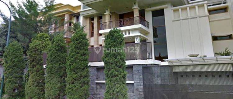 Rumah 2 Lantai, Semi Furnished di Setraduta Dago 1