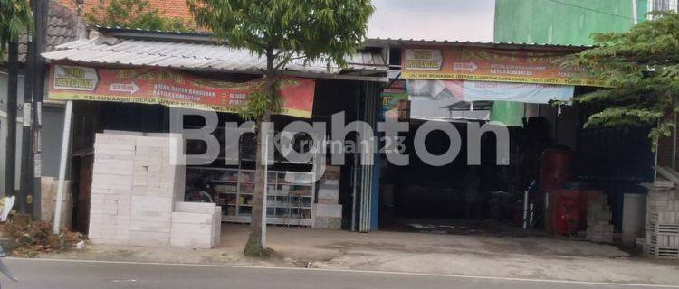 RUMAH DAN TEMPAT USAHA LOKASI PINGGIR JALAN BESAR ADI SOEMARMO KARTASURA 1