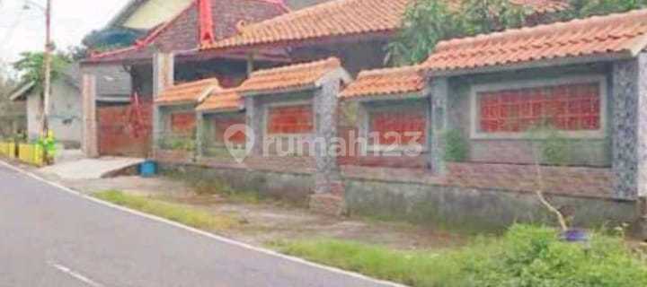 Joglo house full teak by the main road 1