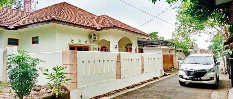 DIJUAL Rumah MEWAH TATA RUANG NYAMAN - TANAH LUAS di Condong Catur dekat Kampus UPNMaghnet Kawasan:- Hartono Mall- RS JIH- Kantor Polda DIY- Masjid- Kampus, UPN, UII, UMB, UGM- 1