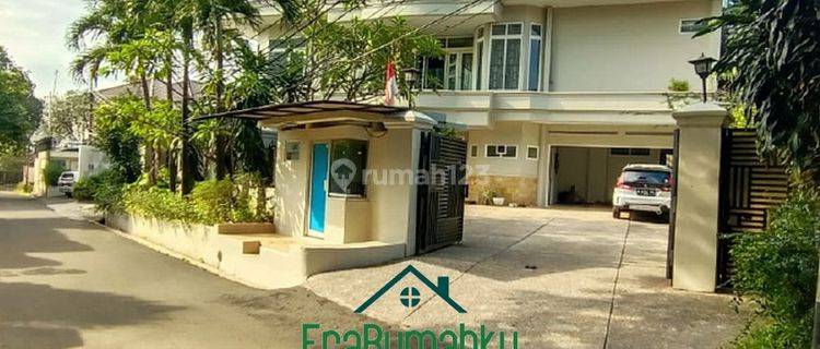 Rumah 2 Lantai Private Pool Tropical di Bangka Kemang, Jakarta  1