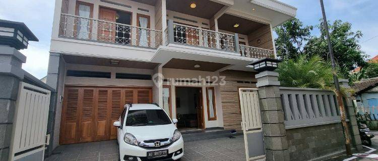 Rumah Mewah Full Furnished Dekat Sriwedari Solo Kota 1