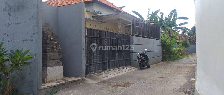 3 BEDROOMS HOUSE IN LOVINA AREA 1