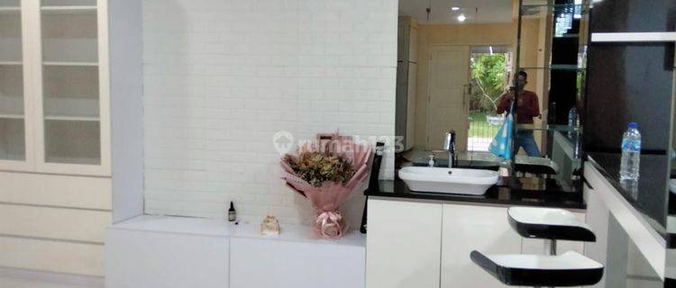 Rumah 2 Lantai Sudah Renovasi Semi Furnished Sertifikat Hak Milik di Komplek Golf Lake Residence - Cengkareng
Jakarta Barat, Jakarta Barat 1