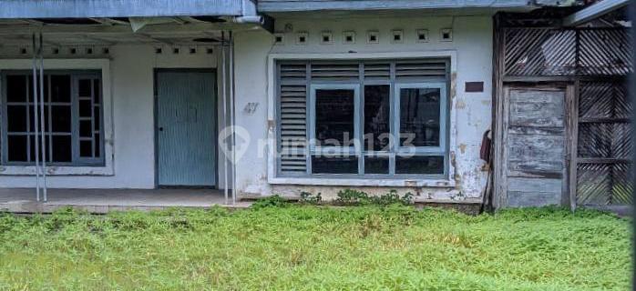 HOUSE FOR SALE..JL. Satria Kudus..Old house, spacious yard, quiet neighborhood. 1