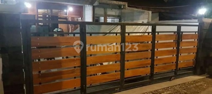 Dijual Rumah Kebon Baru Tebet Semi Furnished Rp. 4.9 M 1